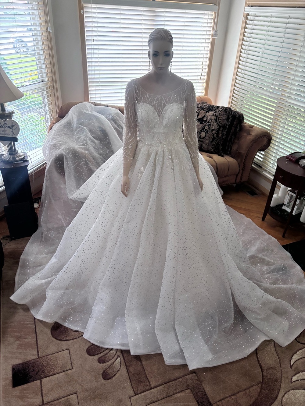 STUNNING EUROPEAN SPARKLE BALL GOWN – SIZE 8–10